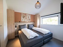 Luxurious Water Villa With 3 Bathrooms