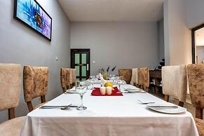 Marathon Hotel and Suites