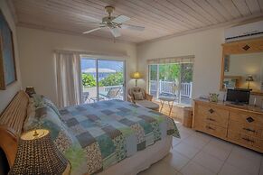 Flipper'S Haven: Tropical Retreat