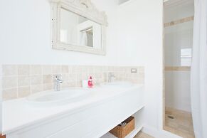 Caribbean Cliffside: Private Waterfront Retreat