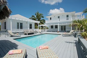 Caribbean Cliffside: Private Waterfront Retreat