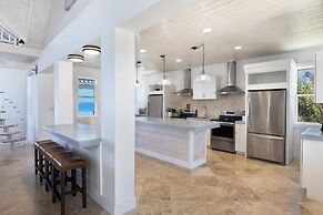 Island Getaway: Charming Cottage Steps From The Beach