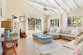 Seaside Escape: Luxury Beach House With Ocean Views