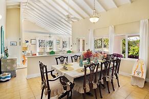 Seaside Escape: Luxury Beach House With Ocean Views