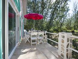 Seaside Escape: Luxury Beach House With Ocean Views