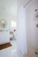 Seaside Escape: Luxury Beach House With Ocean Views