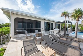 Seven Palms Serenity: Beachfront Oasis