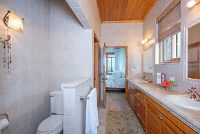 Seven Palms Serenity: Beachfront Oasis