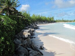 Windermere Escape: Private Villa By The Beach