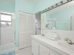 Windermere Escape: Private Villa By The Beach