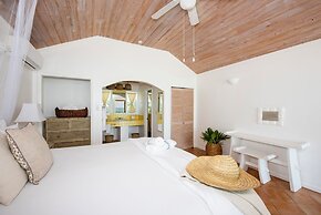 Windermere Wonder: Historic Home With Club Access