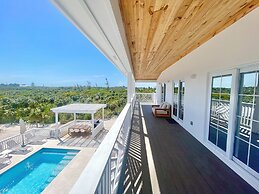 Palms Paradise: Romantic Beach House