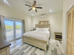 Palms Paradise: Romantic Beach House