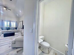 Palms Paradise: Romantic Beach House