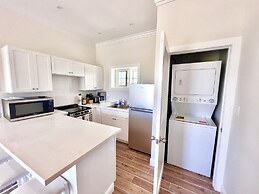 Palms Paradise: Romantic Beach House