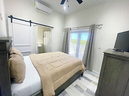 Palms Paradise: Romantic Beach House