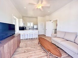 Palms Paradise: Romantic Beach House