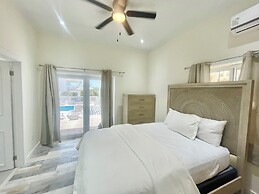 Palms Paradise: Romantic Beach House