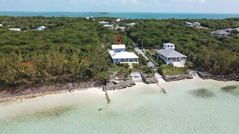 Caribbean Haven: Secluded Retreat With Stunning Ocean Views