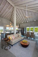 Paradise Cove: Oceanfront Haven With Infinity Pool
