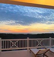 Paradise Cove: Oceanfront Haven With Infinity Pool