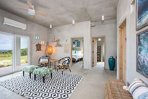 Paradise Cove: Oceanfront Haven With Infinity Pool