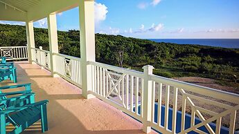 Paradise Cove: Oceanfront Haven With Infinity Pool