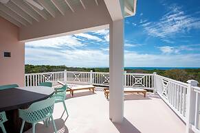 Paradise Cove: Oceanfront Haven With Infinity Pool