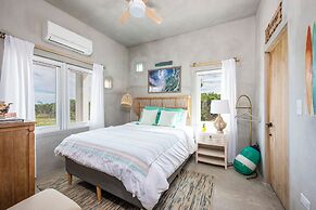 Paradise Cove: Oceanfront Haven With Infinity Pool