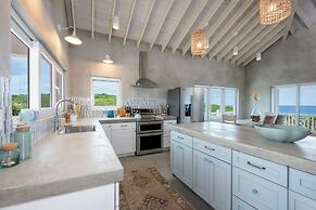 Paradise Cove: Oceanfront Haven With Infinity Pool