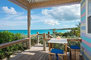 Cayo Loco Getaway: Private Beachfront Haven