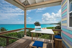 Cayo Loco Getaway: Private Beachfront Haven