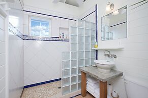 Cayo Loco Getaway: Private Beachfront Haven