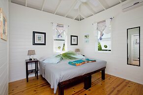 Cayo Loco Getaway: Private Beachfront Haven