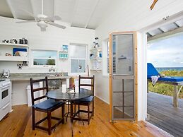 Cayo Loco Getaway: Private Beachfront Haven