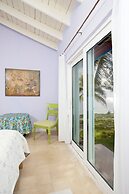 Island Paradise: Secluded Beachfront Retreat With Pool