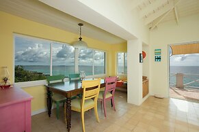 Island Paradise: Secluded Beachfront Retreat With Pool