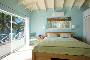 Island Paradise: Secluded Beachfront Retreat With Pool