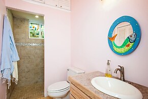 Island Paradise: Secluded Beachfront Retreat With Pool