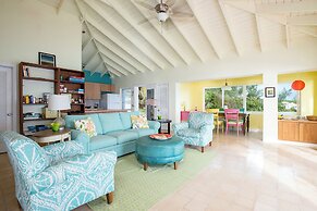 Island Paradise: Secluded Beachfront Retreat With Pool