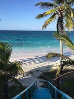 Tropical Escape: Charming Cottage With Resort Privileges