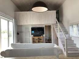 Tropical Escape: Charming Cottage With Resort Privileges