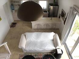 Tropical Escape: Charming Cottage With Resort Privileges