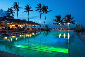 Tropical Escape: Charming Cottage With Resort Privileges