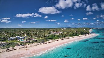 Tropical Escape: Charming Cottage With Resort Privileges