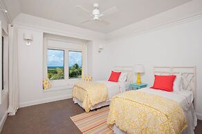 Tropical Paradise: Secluded Villa With Private Beachfront