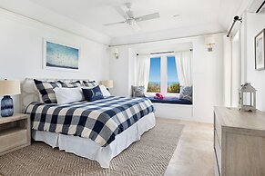 Oceanfront Hideaway: Luxurious Retreat With Stunning Views