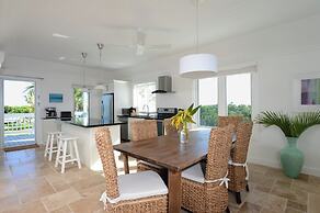 Oceanfront Hideaway: Luxurious Retreat With Stunning Views