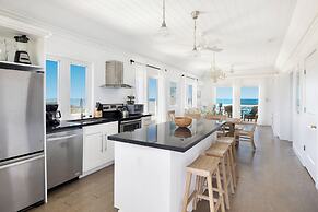 Island Paradise: Secluded Retreat, Breathtaking Views