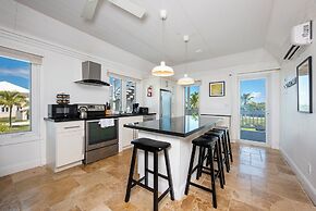 Island Hideout: Quaint Cottage, Moments From The Beach